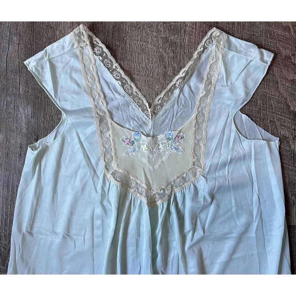 Vintage‎ Light Green Nightgown lace embroidery Size S cottagecore shabby chic